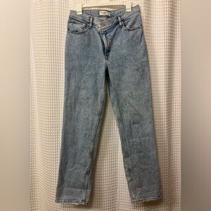 Abercrombie & Fitch 90's Stright Ultra High Rise Crossover Waist